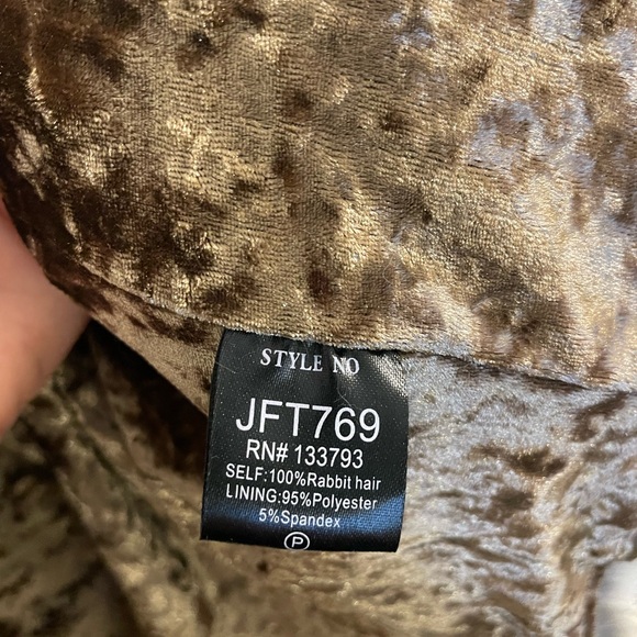 Cropped Rabbit Fur Vest - Picture 5 of 5